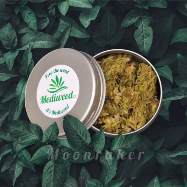 Introducing Moonraker CBD Flower: a premium-grade strain with near seedless perfection. With its delightful fruity aroma and smooth taste, this exceptional variety boasts a remarkable 11% CBD content. Experience its calming and relaxing effects, making it the ideal choice for unwinding after a long day. 
#mediweed #moonraker #cbduk #cbd #wellness #420 #hemp #cbdoil #organichemp #anxiety #ᴛʜᴄ #highgrade #cbdhemp